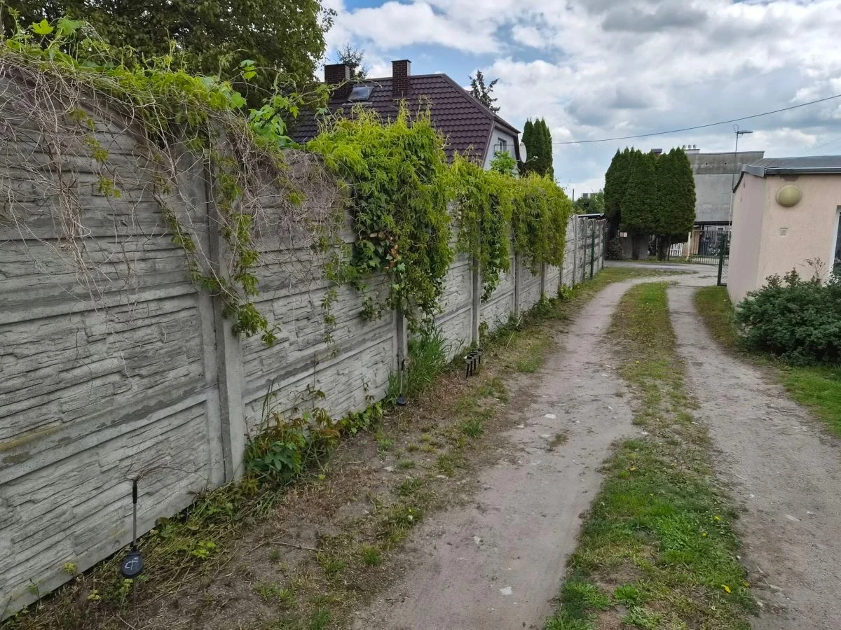 Na sprzedaż unikalna działka gruntu z rozpoczętą budową domu  jednorodzinnego w zabudowie wolnostojącej  o powierzchni około 180m2, usytuowana przy ul. Podgórnej w Luboniu. Nieruchomość o powierzchni… - 2