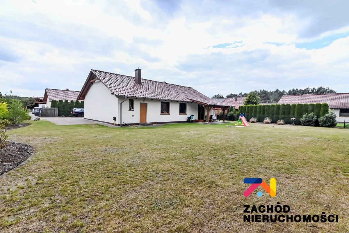 Na sprzedaż komfortowy i funkcjonalny dom wolnostojący o powierzchni 127 m (w tym garaż), położony na dużej, 11-arowej działce, w spokojnej i cenionej lokalizacji - na osiedlu Złote Piaski w Suchej,… - 2