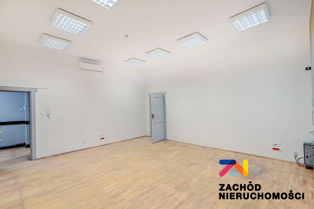 Z przyjemnością prezentujemy Państwu wyjątkową ofertę nieruchomości w samym sercu miasta, przy ulicy Generała Władysława Sikorskiego 9. Ta lokalizacja to doskonałe miejsce na rozwijanie działalności… - 5