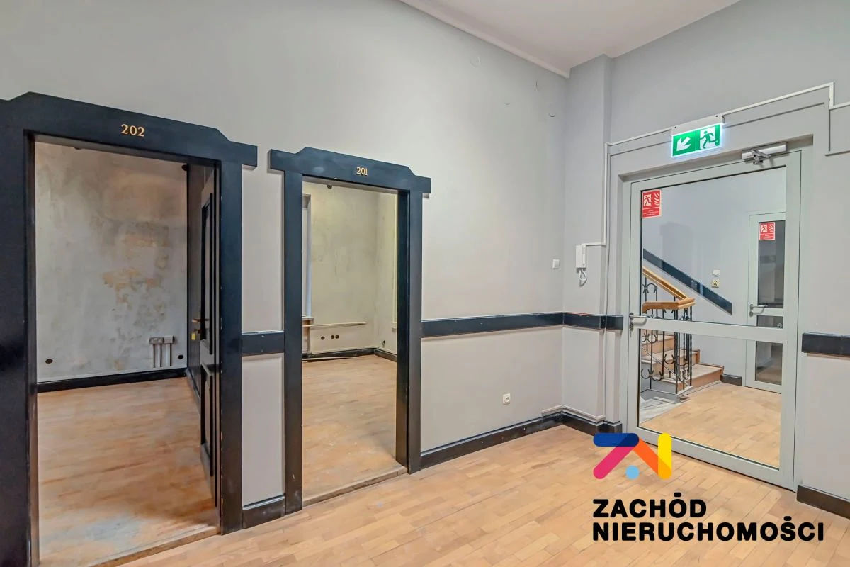 Z przyjemnością prezentujemy Państwu wyjątkową ofertę nieruchomości w samym sercu miasta, przy ulicy Generała Władysława Sikorskiego 9. Ta lokalizacja to doskonałe miejsce na rozwijanie działalności… - 4