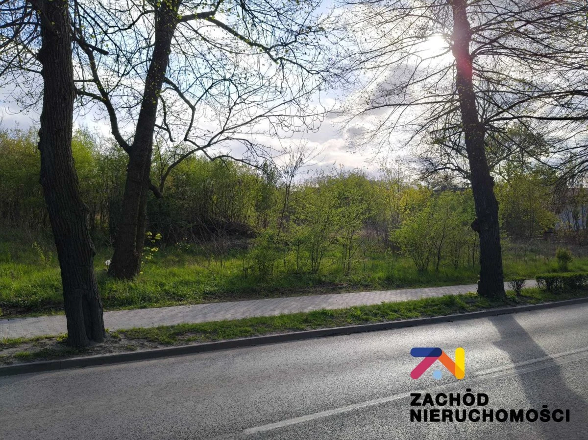 Poznaj wyjątkową ofertę inwestycyjną - atrakcyjna działka położona w samym sercu Lubska, przy głównej drodze wojewódzkiej 287. To doskonała lokalizacja na rozwój Twojego projektu, usytuowana na teren… - 166340227-1l.jpg