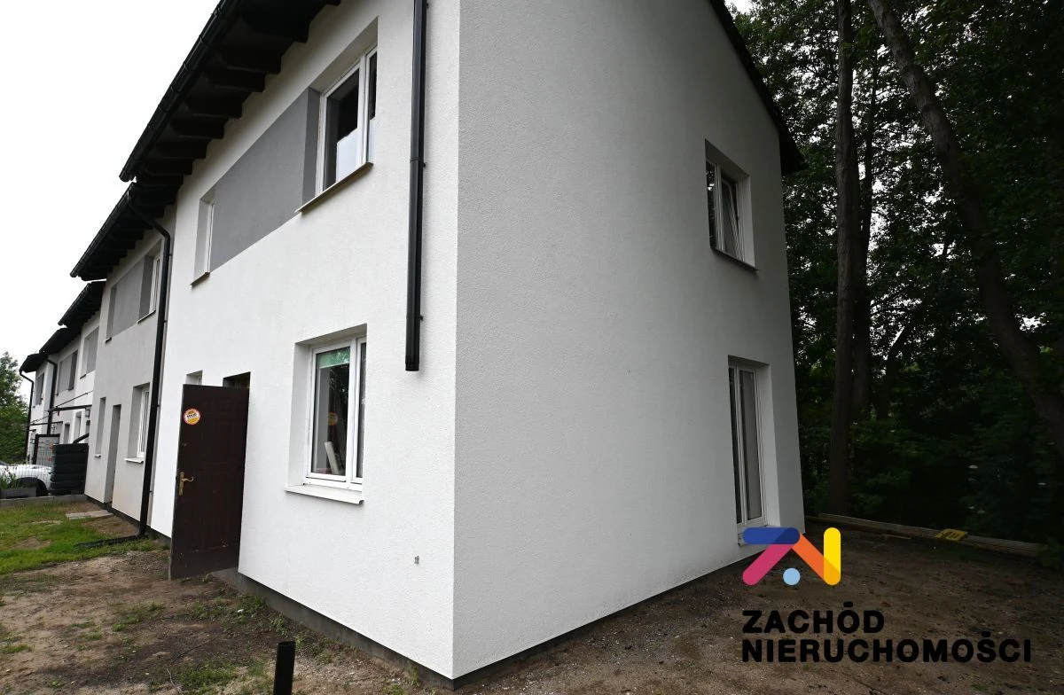 Prezentujemy Państwu nowy dom na sprzedaż w zabudowie segmentowej położony na rodzinnym osiedlu z daleka od zgiełku miasta. - 155790227-1l.jpg