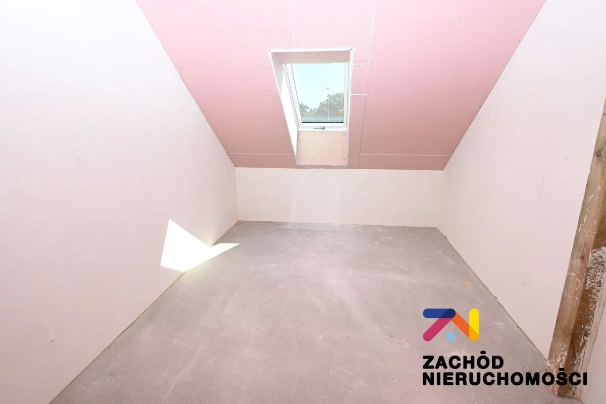 Na sprzedaż dom w zabudowie bliźniaczej o powierzchni 130 m2 usytuowany na działce o powierzchni 300 m2, zlokalizowany w miejscowości Otyń koło Nowej Soli. Dom przestronny z poddaszem użytkowym. Wyka… - 2