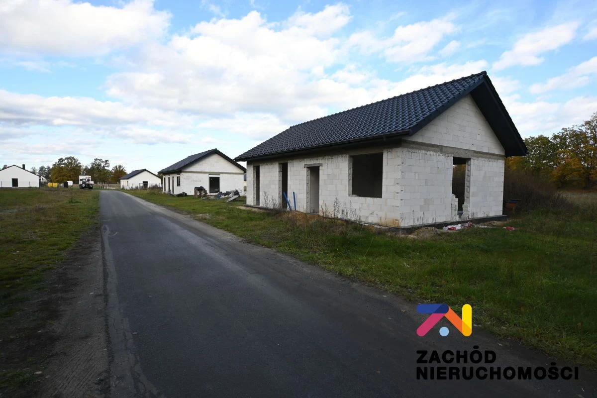Na sprzedaż domy w stanie deweloperskim o powierzchni 92 m2  zlokalizowane na nowym, rozwijającym…