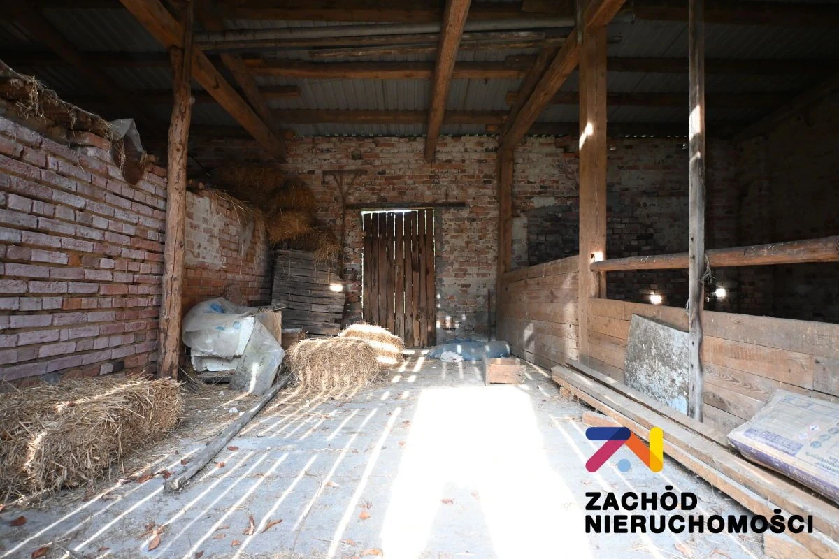 Oferujemy Państwu do sprzedaży dom wolnostojący o pow. 106m2 wraz z budynkami gospodarczymi (łączna pow. budynków gospodarczych:168m2). - 3
