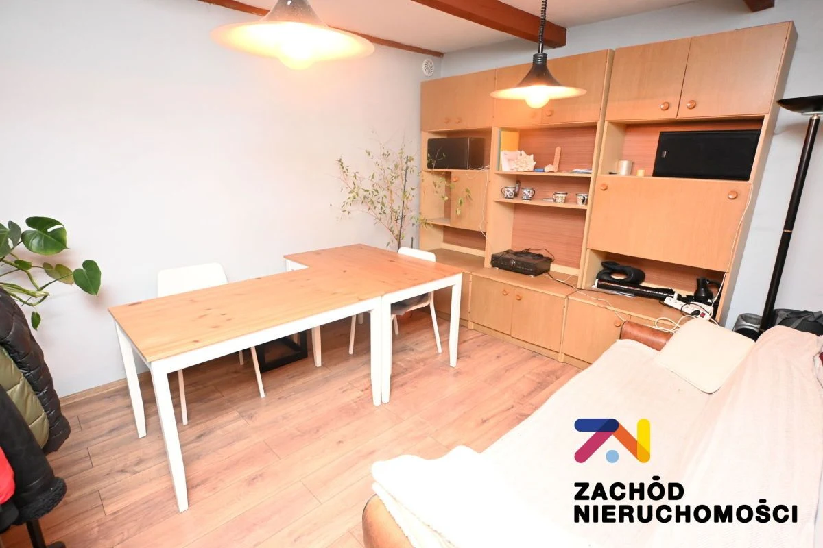 Na sprzedaż dom wolnostojący o powierzchni 122 m2 (76 m2- powierzchnia parteru plus 46 m2 poddasza użytkowego do własnej adaptacji) usytuowany na działce o powierzchni 1100 m2 zlokalizowany w miejsco… - 3
