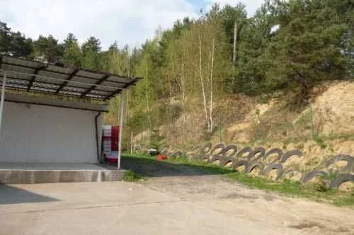 Oferujemy Państwu do sprzedaży działkę zabudowaną budynkami magazynowo - produkcyjnymi w atrakcyjnej lokalizacji Zielonej Góry. Działka posiada pow. 8764 m2, budynki z wiatami o łącznej powierzchni 1… - 3