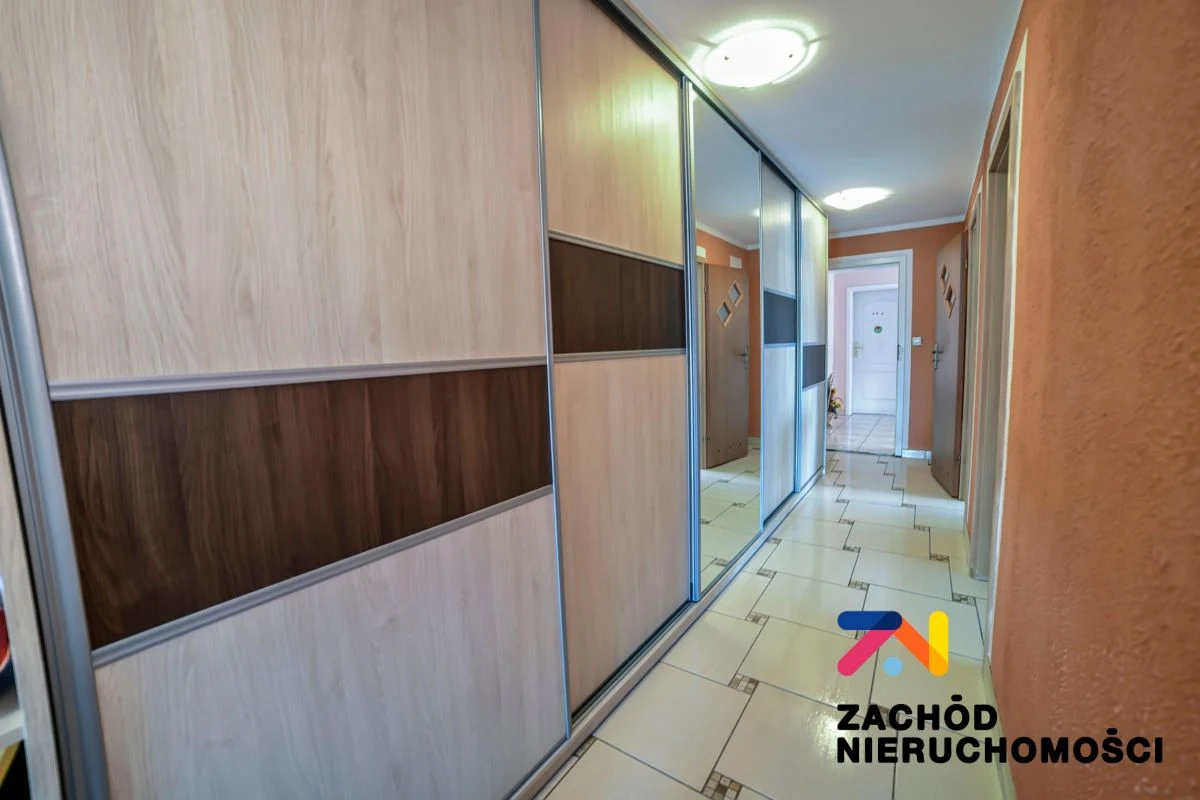 Odkryj wyjątkową ofertę inwestycyjną - 650 m2 na parterze gwarantuje cały wachlarz możliwości do wykorzystania na wiele działalnościzarówno produkcyjnych, stolarskich jak i handlowych. Piętro budynku… - 3