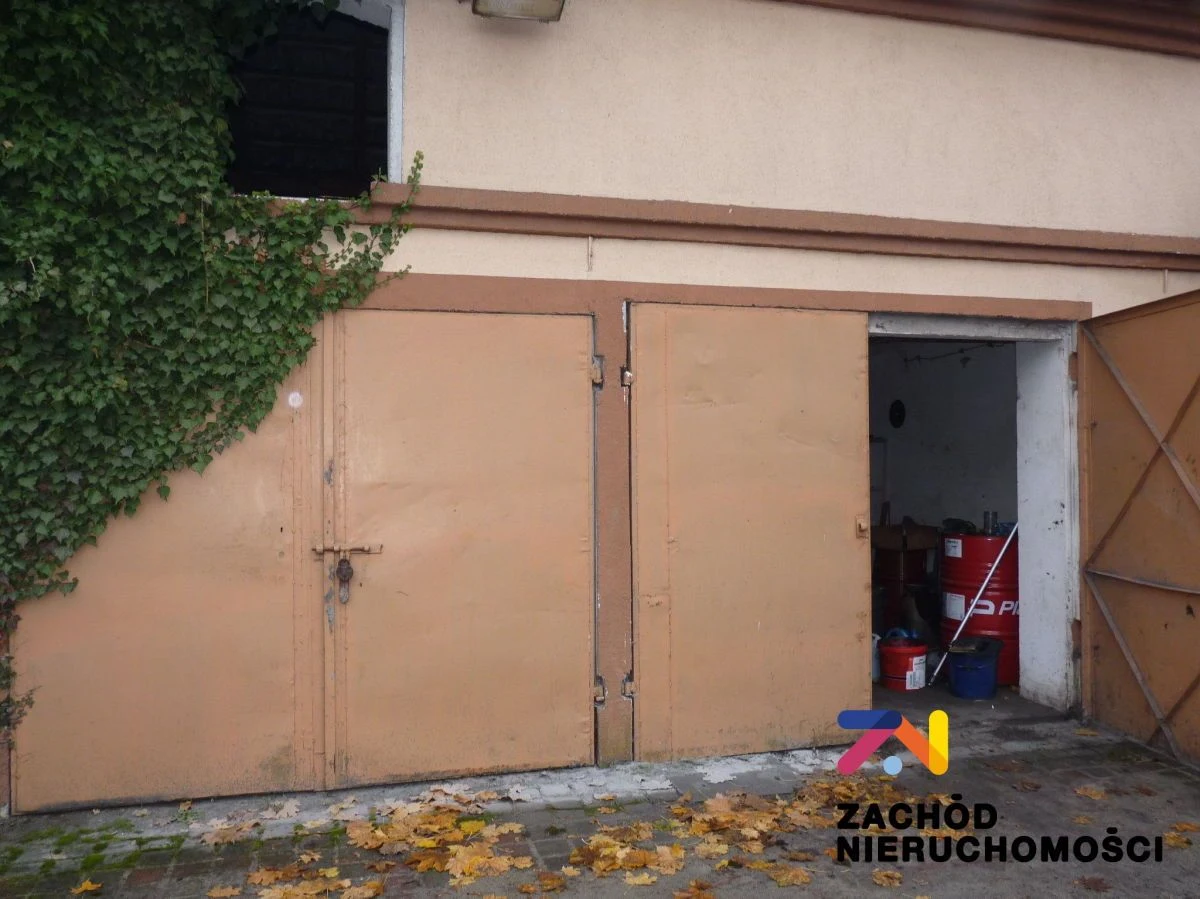 Do wynajęcia garaż/magazyn o powierzchni 28,5m2 z dwoma masywnymi blaszanymi bramami. - 2