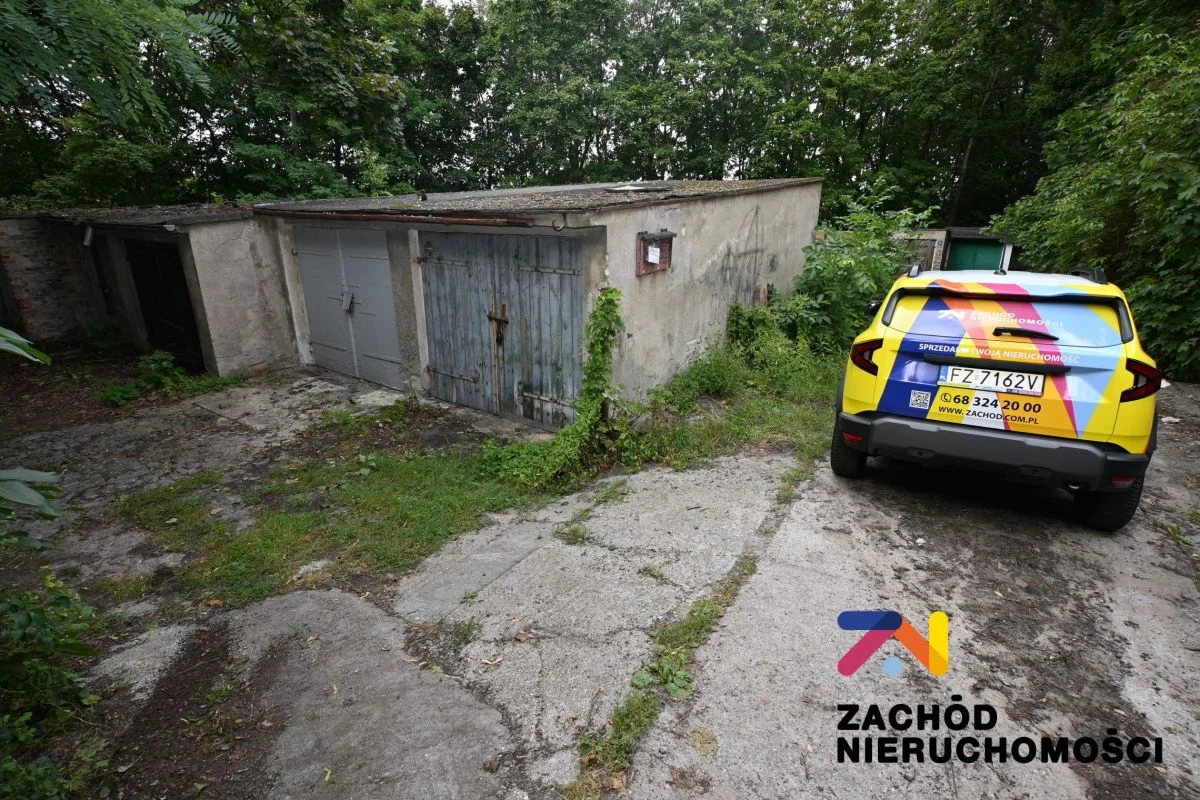 Na sprzedaż garaż o powierzchni 18 m2 zlokalizowany w Zielonej Górze na Osiedlu Morelowym. Garaż murowany z bramą drewnianą, znajduje się w kompleksie garaży, dojazd drogą utwardzoną- wjazd od ul. Sł… - 5