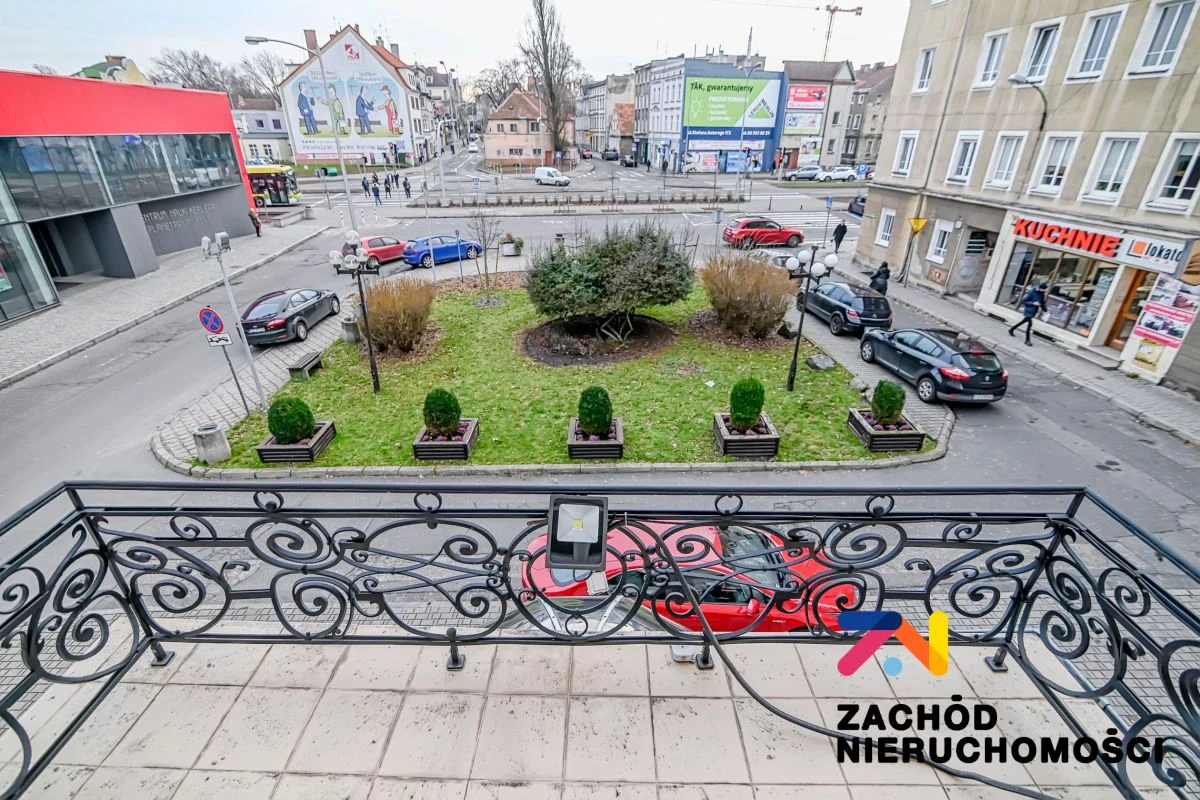 Z przyjemnością prezentujemy Państwu wyjątkową ofertę nieruchomości w samym sercu miasta, przy ulicy Generała Władysława Sikorskiego 9. Ta lokalizacja to doskonałe miejsce na rozwijanie działalności… - 2