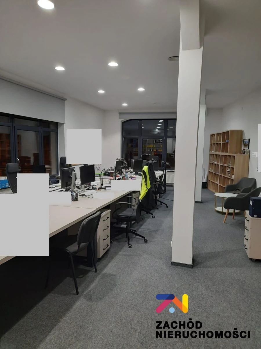 Przedstawiamy Państwu do wynajęcia ofertę lokalu znajdującego się w bezpośrednim sąsiedztwie centrum miasta o pow. 65,00 m.kw. z bardzo dobrym dojazdem w pięknym utrzymanym w stylu loftowym budynku. - 3