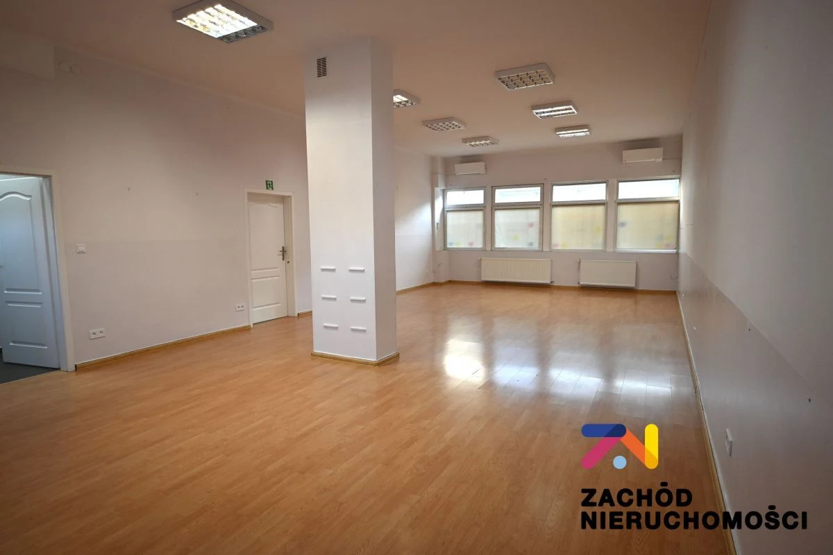 Oferujemy na sprzedaż lokal usługowy o powierzchni 136m2 zlokalizowany przy Alei Woj. Polskiego w kompleksie lokali w słynnym zielonogórskim MROWISKU. - 3