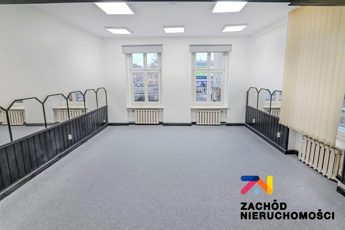 Mamy przyjemność zaprezentować Państwu lokal użytkowy w samym centrum miasta przy ul.  Generała Władysława Sikorskiego 9. - 153850227-1l.jpg