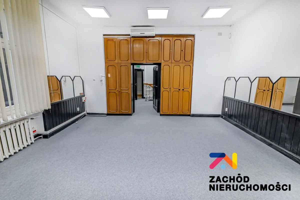 Mamy przyjemność zaprezentować Państwu lokal użytkowy w samym centrum miasta przy ul.  Generała Władysława Sikorskiego 9. - 3