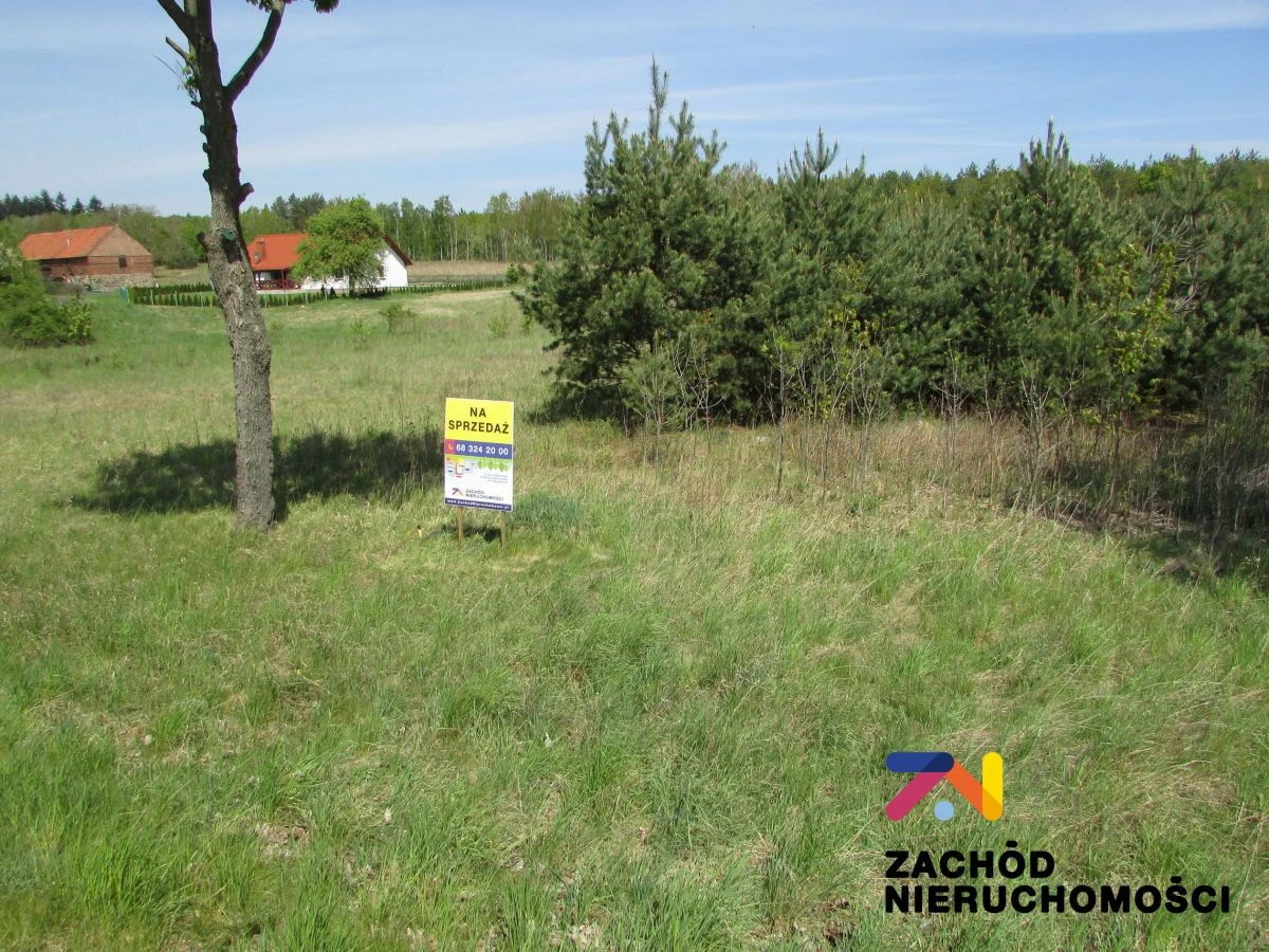 Na sprzedaż działka o powierzchni 1400 m2 usytuowana przy głównej drodze przelotowej - Nowe Miasteczko- Polkowice, 5 km do zjazdu na S3.