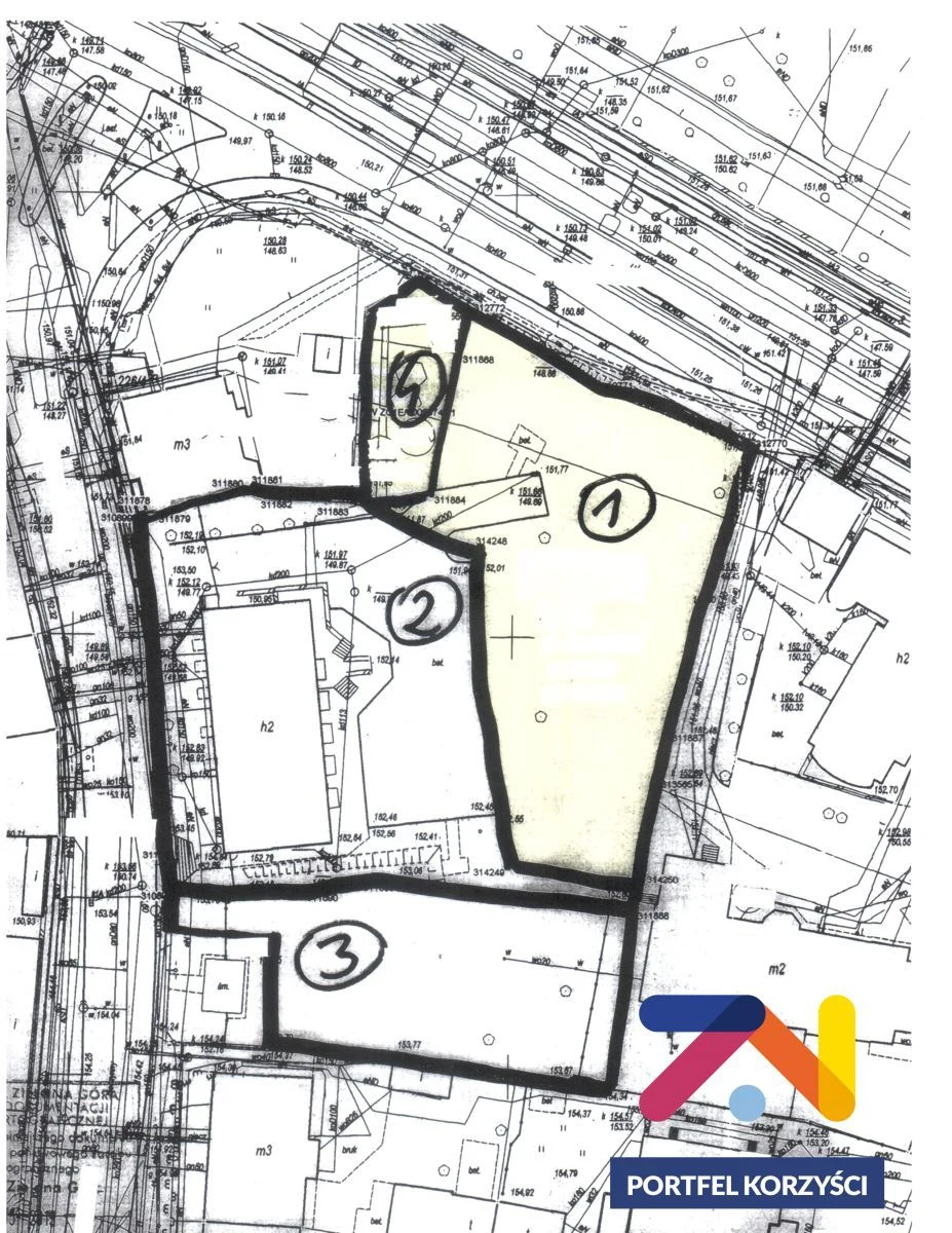 Oferujemy do sprzedaży bardzo atrakcyjną działkę budowlaną o powierzchni 1660 m2 zlokalizowaną przy jednej z najbardziej ruchliwych głównych ulic miasta. Teren posiada wszystkie media.