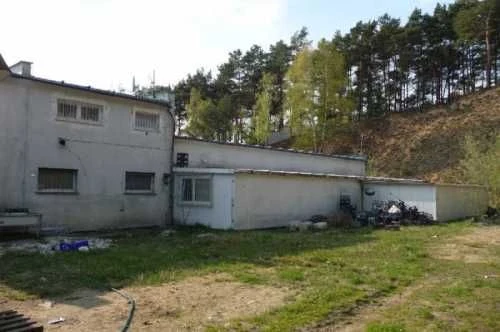 Oferujemy Państwu do sprzedaży działkę zabudowaną budynkami magazynowo - produkcyjnymi w atrakcyjnej lokalizacji Zielonej Góry. Działka posiada pow. 8764 m2, budynki z wiatami o łącznej powierzchni 1… - 3