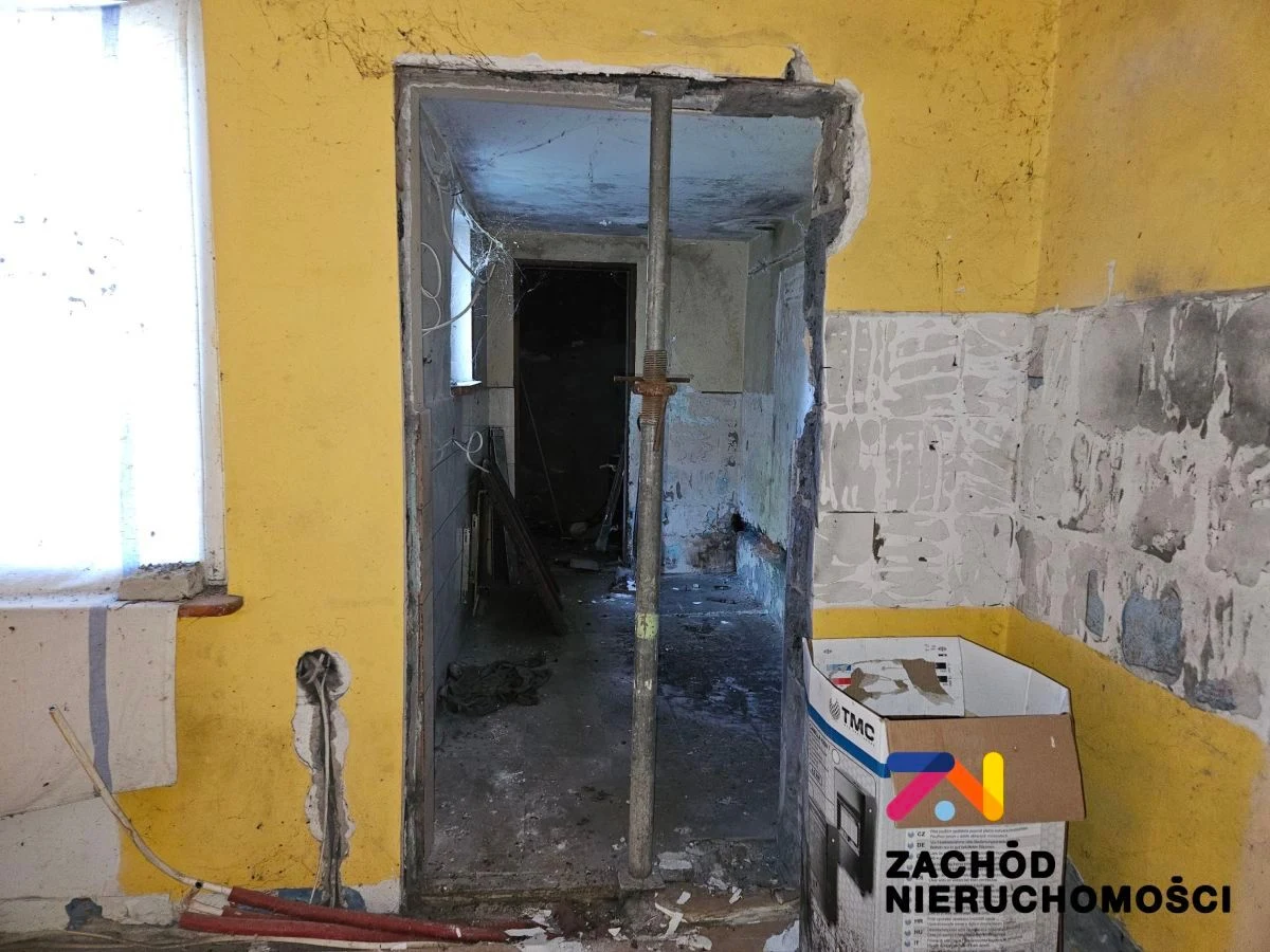 Przedstawiamy Państwu ofertę sprzedaży nieruchomości gruntowej, na której posadowiony jest budynek mieszkalny oraz gospodarczy (warsztat i garaż). Wszystkie budynki wymagają remontu kapitalnego bądź… - 4