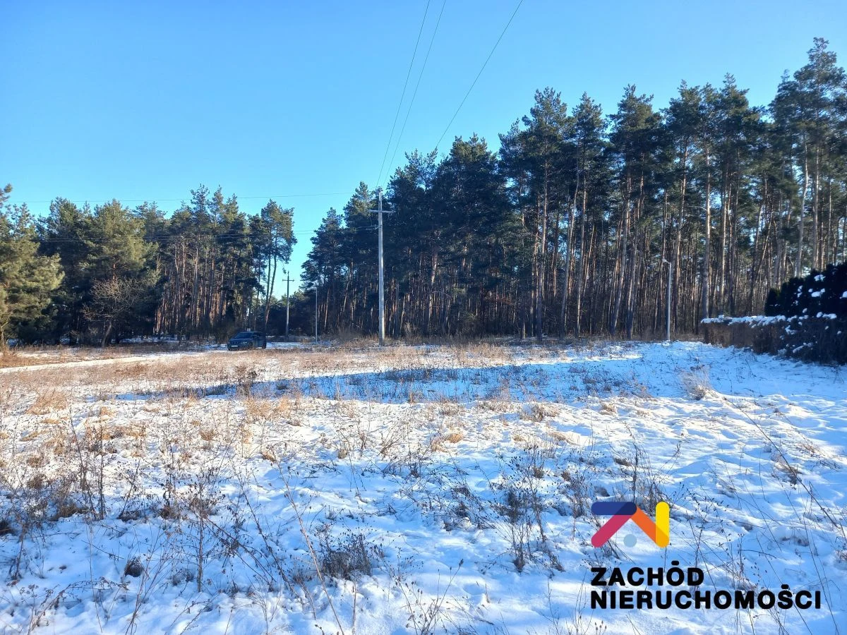 Oferujemy Państwu na sprzedaż działkę budowlaną o pow. 1217m2 zlokalizowaną w Przytoku, w spokojnej części miejscowości z widokiem na lasy.