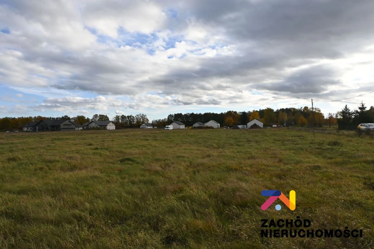 Na sprzedaż działki budowlane o powierzchniach od 900 m2 do ok. 1300 m2 usytuowane na nowo budującym się osiedlu domków jednorodzinnych przy ul. Słonecznej w Zakęciu- Gmina Otyń. - 4