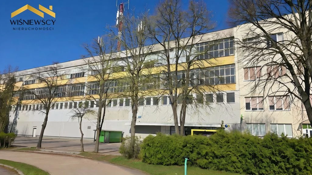 Sala 400 m² + boksy usługowe przy Królewieckiej