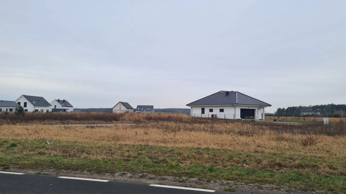 Do kupna malowniczo położona  działka budowlana  w Trzcielinie przy Aleii Słowiczej. Dogodne położenie działki: teren przy lesie , wokól nowa zabudowa mieszkaniowa, jednorodzinna, sąsiedztwo spokojne… - 3