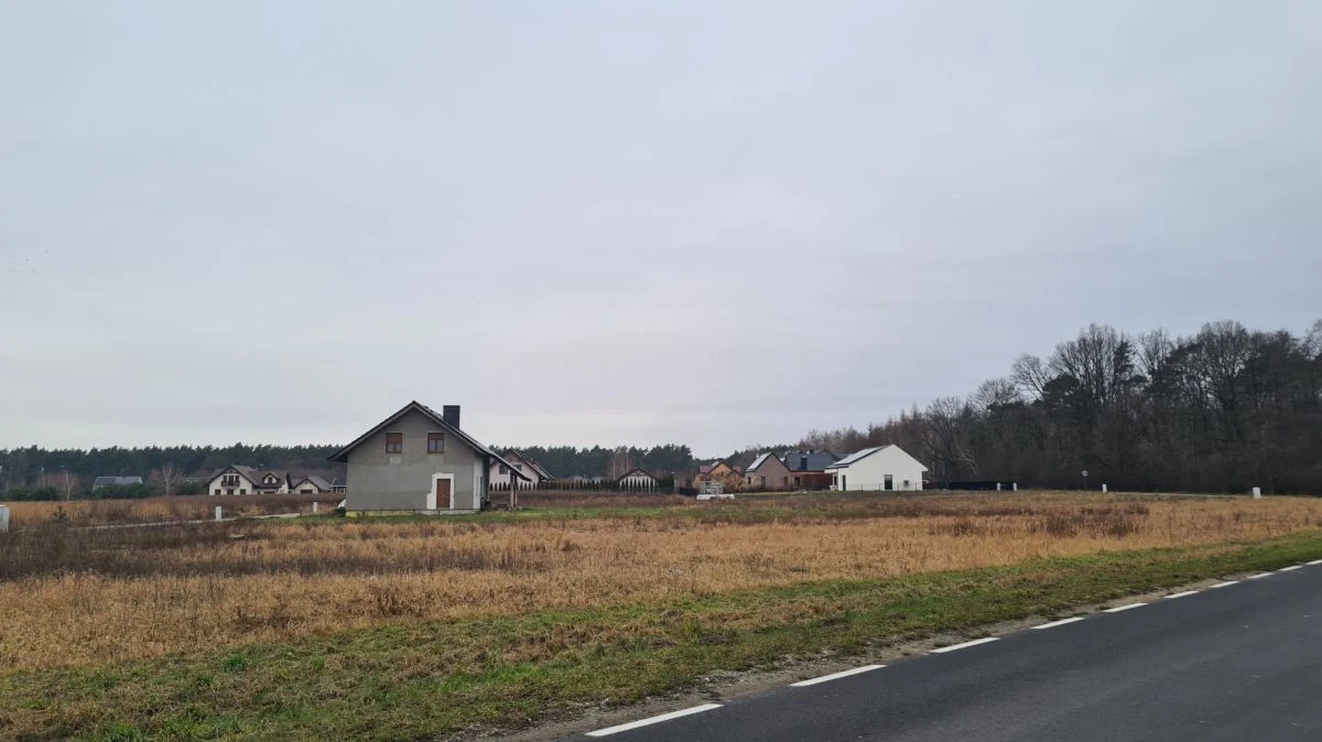 Do kupna malowniczo położona  działka budowlana  w Trzcielinie przy Aleii Słowiczej. Dogodne położenie działki: teren przy lesie , wokól nowa zabudowa mieszkaniowa, jednorodzinna, sąsiedztwo spokojne… - 4