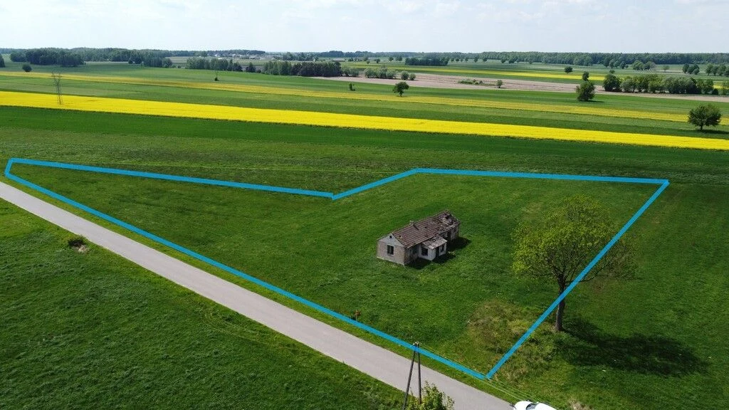 Działka 6462 z widokiem na muzeum w Czarnolesie