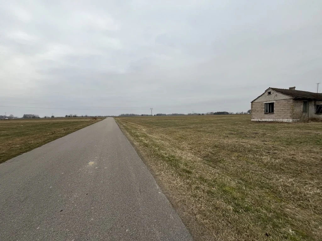 Działka 6462 z widokiem na muzeum w Czarnolesie - 4