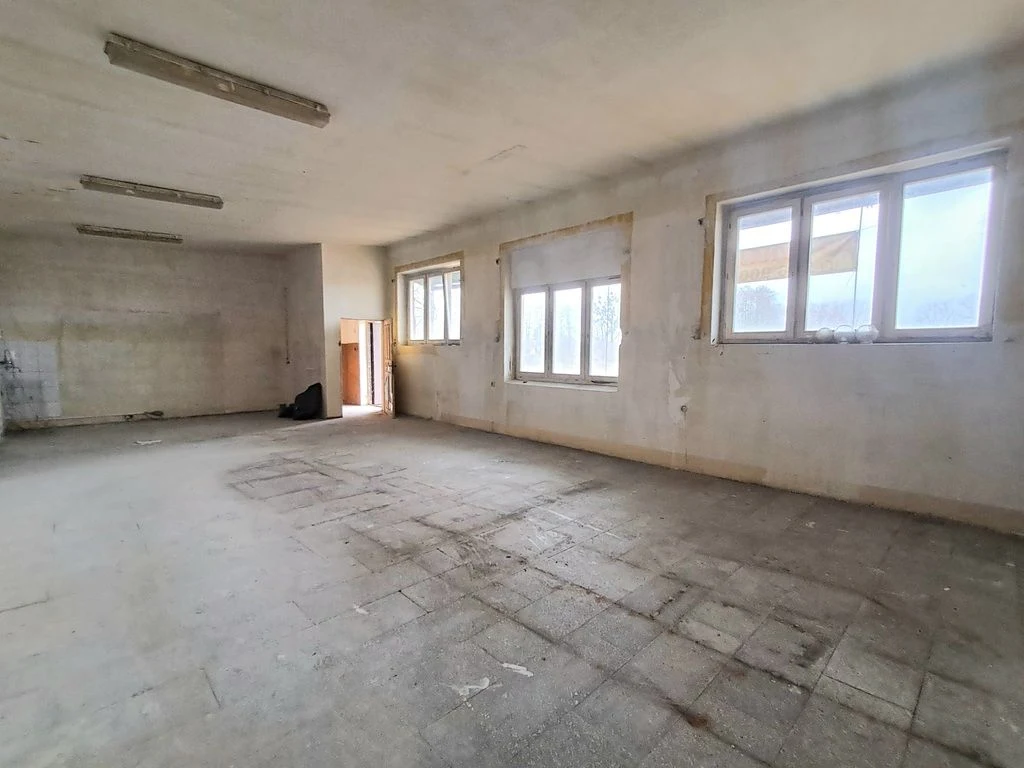 Lokal handlowo-usługowy na trasie Lublin-Nałęczów. - 4