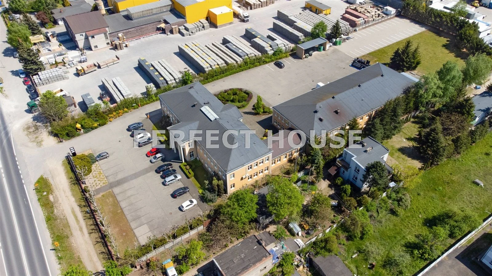 DZIAŁKA 8190 MKW Z BUDYNKAMI BIUROWO-MAGAZYNOWYMI - dd_ff3fa75c_zs_PRF-GS-6881_1.jpg