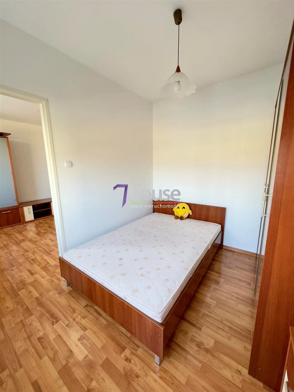 Na sprzedaż bardzo słoneczne i przestronne mieszkanie o powierzchni 36 m2 w Radzionkowie przy ul. Knosały. Lokal usytuowany na 2 piętrze, 4 piętrowego bloku po termomodernizacji. Nieruchomość składa… - 4