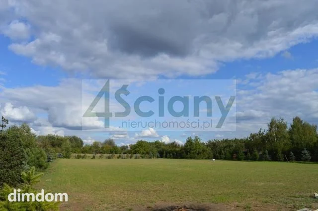 Działki o pow. 5071 + 123 m2 (droga wewnętrzna) łącznie 5194 m2 .