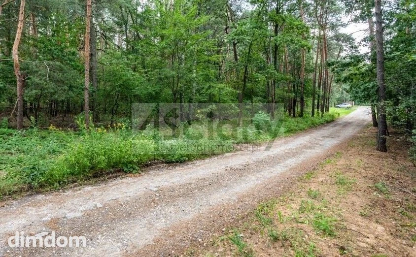 Do sprzedania działka budowlana o powierzchni 2100 m2 w Sękocinie Las koło Magdalenki.