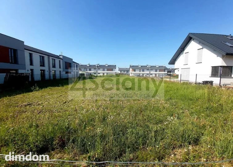 Do sprzedaży działka budowlana o powierzchni 1016 m2 (21x48 m), położona w Falentach Nowych. Działka leży przy drodze utwardzonej i jest ogrodzona z trzech stron. Uzbrojona w prąd i wodę z kanalizacj…