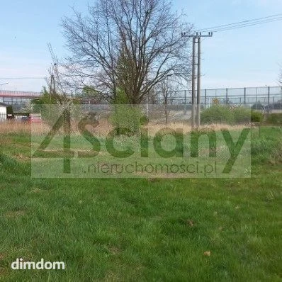 Działka budowlana w kształcie litery L o powierzchni 1122m2, przeznaczenie podstawowe: zabudowa mieszkaniowa jednorodzinna z budynkami w układzie wolnostojącym;