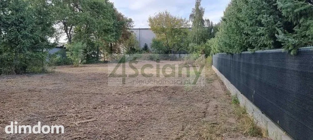 Działka o powierzchni 1046 m², położona w cichej i spokojnej okolicy w Nowym Dworze Mazowieckim .