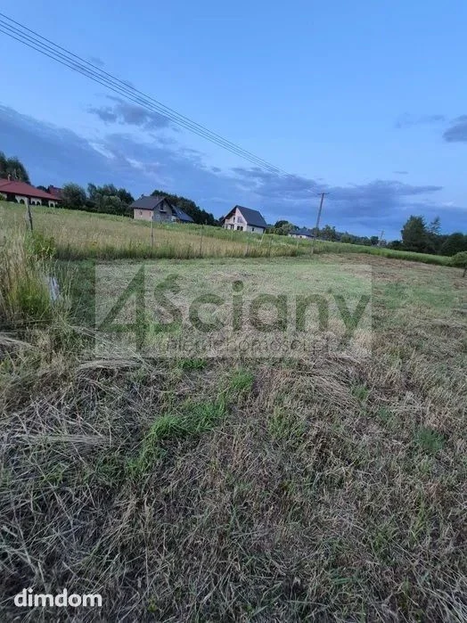 Do sprzedania działka budowlana o powierzchni 1662 m2 w Opypach koło Grodziska Maz.