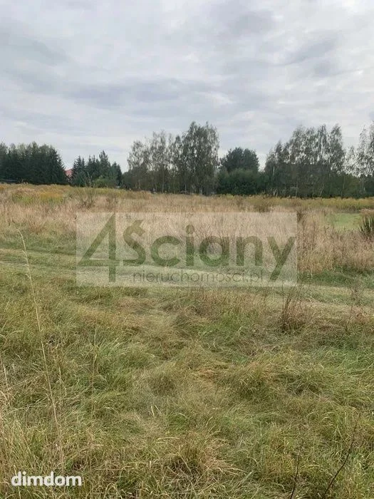 Do sprzedania działka budowlana o powierzchni 1764 m2 w miejscowości Kozery pod Grodziskiem Mazowieckim. Działka płaska o kształcie zbliżonym do prostokąta o wymiarach 35 x 42 m + kawałek tworzący do…