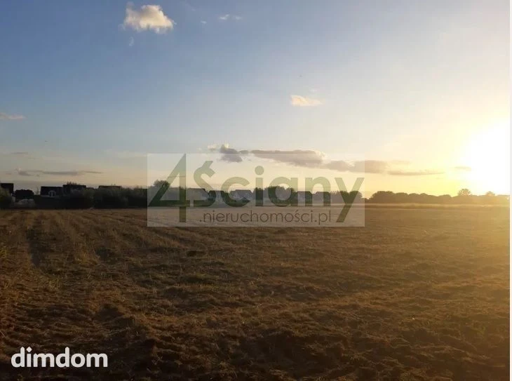 Do sprzedania działka budowlana o powierzchni 1031 m2 w Falentach Nowych.