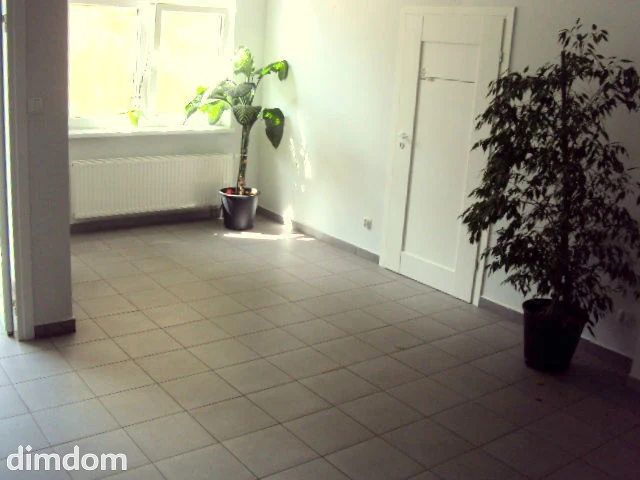 Na wynajem polecam lokal o pow. 180 m2 zlokalizowany 50 m od centrum Wałbrzycha. Stan lokalu deweloperski, zostanie wykończony pod ewentualne sugestie najmującego.