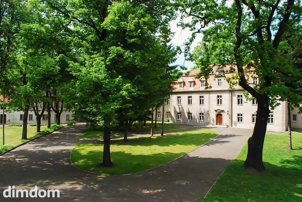 Piękny kompleks pałacowo-parkowy - 92735929.jpg