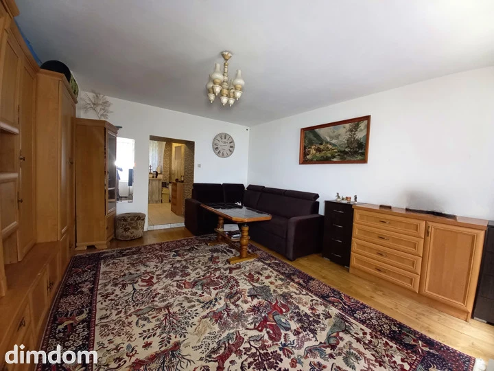 Oferuję do sprzedaży mieszkanie w centrum Boguszowa-Gorc, położone nieopodal samego Rynku. Na powierzchnię mieszkalną 29,60 m2 składają się przestronny pokój, kuchnia oraz łazienka wraz z toaletą. Og… - 95443557.jpg