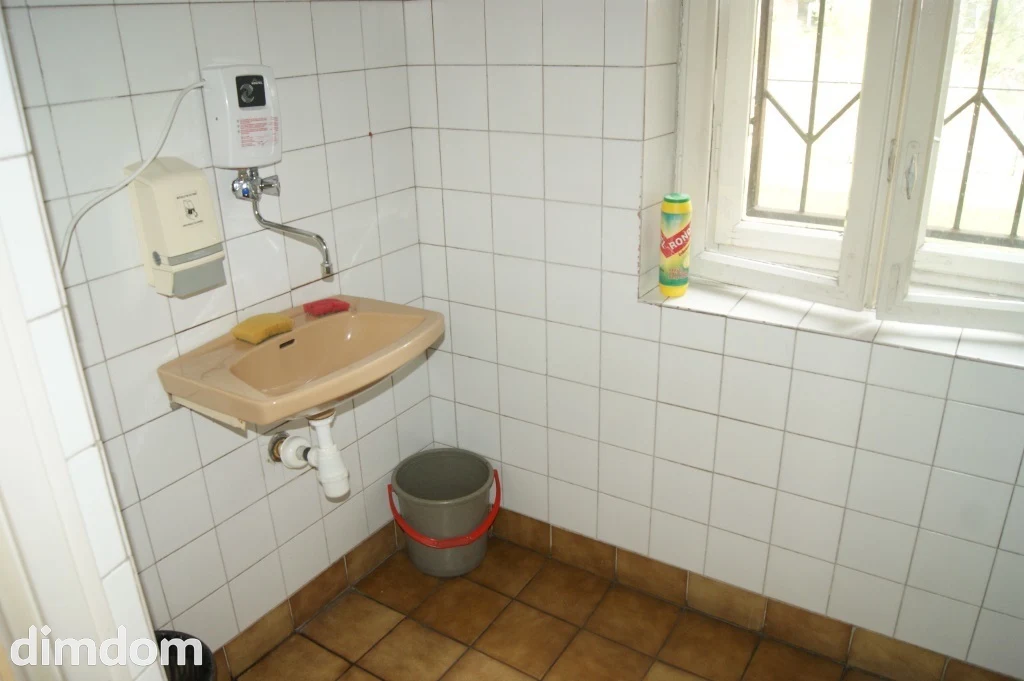 Dwukondygnacyjny budynek  z użytkowym poddaszem, podpiwniczony, o powierzchni całkowitej 741 m2 (bez powierzchni piwnic), posadowiony na działce 2033 m2. - 3