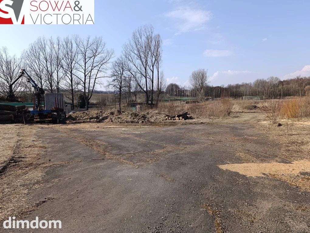 Na sprzedaż działka przemysłowo - usługowa o powierzchni  0,7358 ha w malowniczej, centralnej części Dziećmorowic w pobliżu Wałbrzycha. Działka znajduje się przy drodze asfaltowej, co zapewnia łatwy… - 3