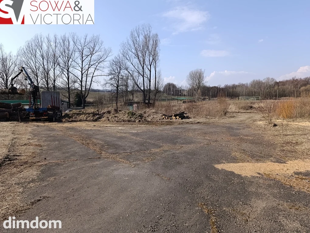 Na sprzedaż działka przemysłowo - usługowa o powierzchni  0,7358 ha w malowniczej, centralnej części Dziećmorowic w pobliżu Wałbrzycha. Działka znajduje się przy drodze asfaltowej, co zapewnia łatwy… - 5