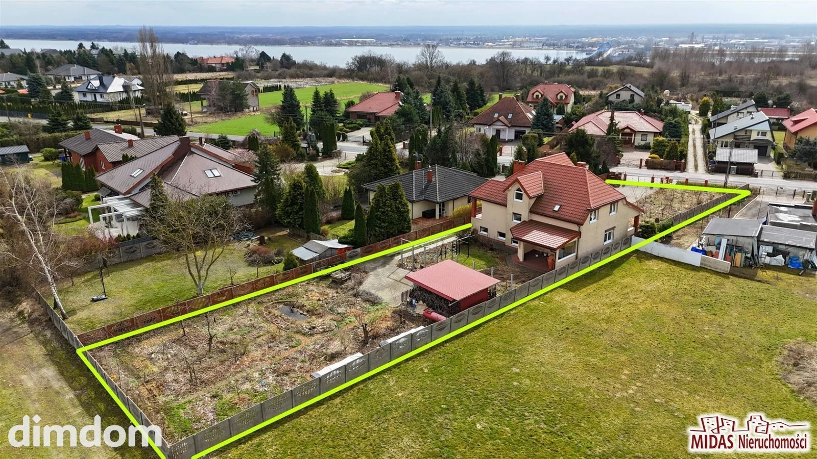 153m2, 6 pokoi, 2 tarasy, 2 garaże, 1400m2 działka