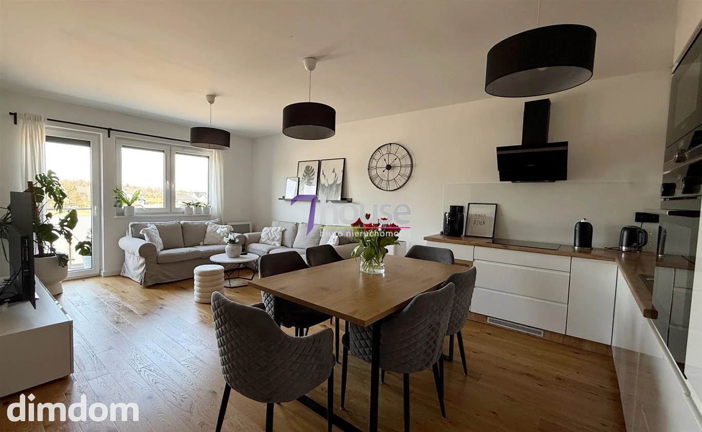 Gotowy do zamieszkania nowoczesny apartament o powierzchni 75,40 m² położony na 1 piętrze, zaprojektowany z myślą o komforcie -  - w pełni umeblowany i wyposażony . - 2