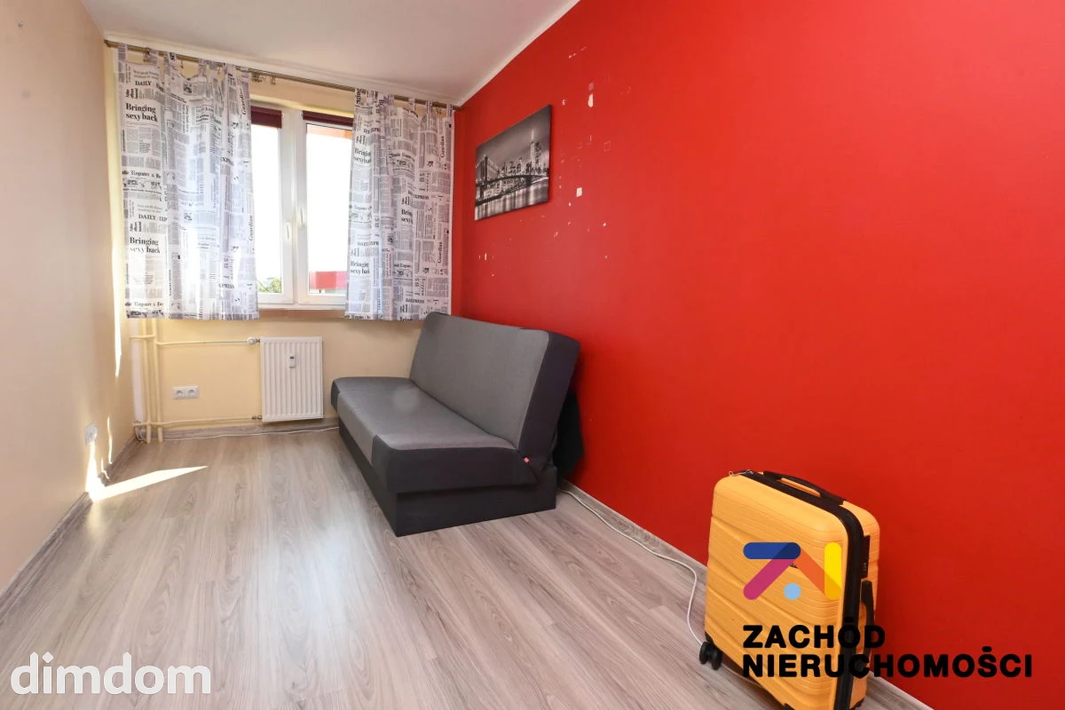 3 pokojowe mieszkanie na I piętrze z balkonem i możliwością kupna garażu ok 150m od bloku ( cena w pakiecie z mieszkaniem 70.000zł) , położone w Krośnie Odrzańskim przy ul. Pułaskiego 7. - 5